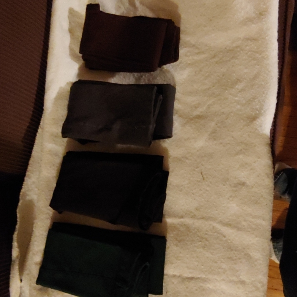 4 pairs of L/XL leggings, black, brown, grey,